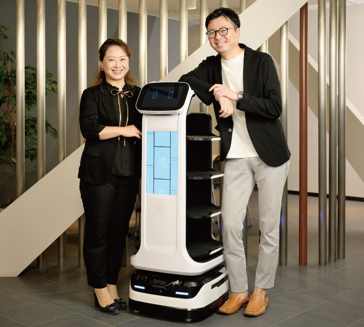 AI配達ロボット「Mars」とLien Trade代表取締役高野様とＪＢサービス山崎