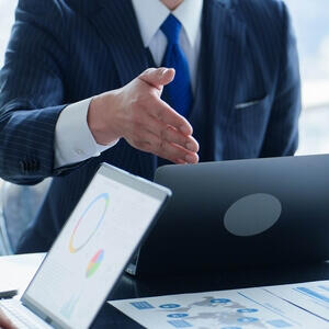 会議しているビジネスマン