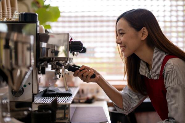 厨房機器メーカーが抱える保守・修理の課題とは?厨房機器メンテナンスの現場でよくある悩みと解決策
