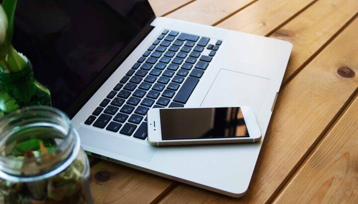 パソコンとスマートフォン