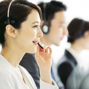 コールセンターでオペレーターが応答している様子