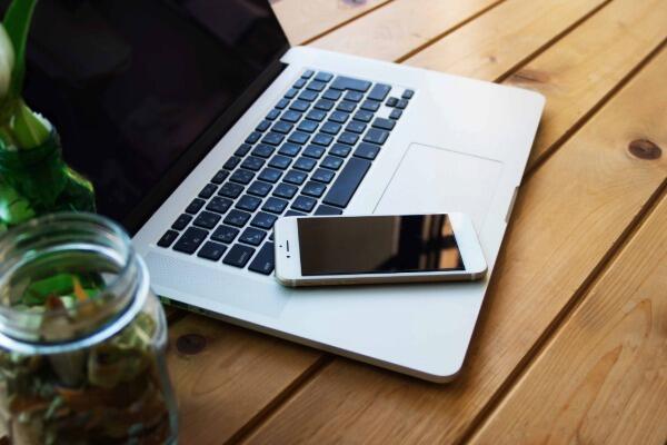 つながらない権利とは？2026年の働き方改革と企業の課題・解決方法